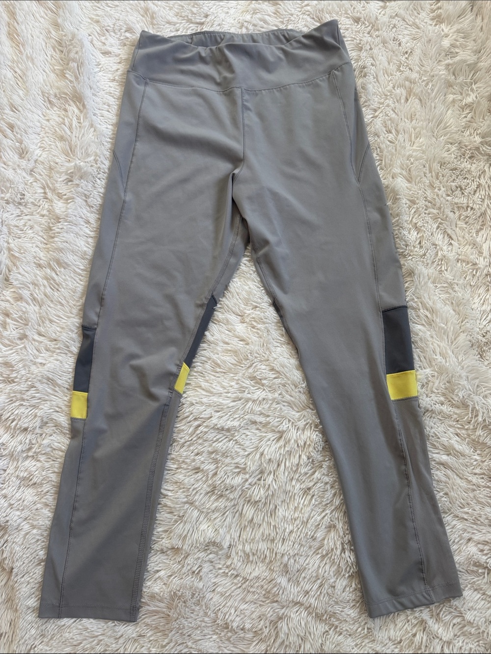 Crane/Aldi Gray Active Ankle Length Workout Leggings with Mesh inserts & pocket
